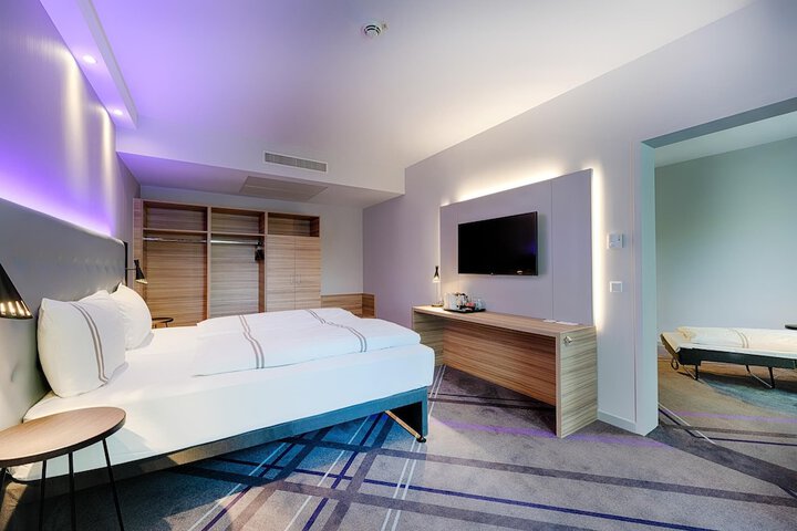 Room 7 of 25