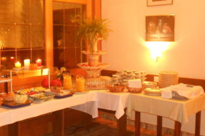 Dining 5 of 20