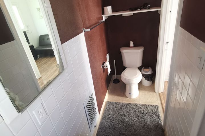 Room 33 of 38
