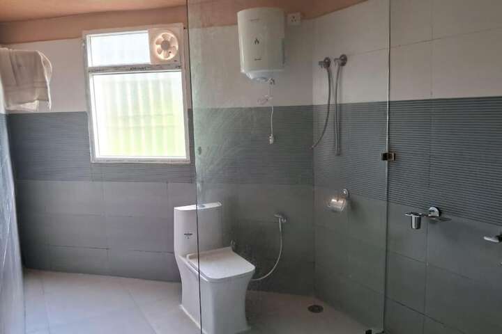 Room 13 of 32