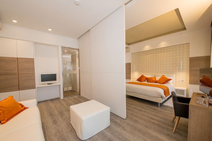 Room 44 of 136