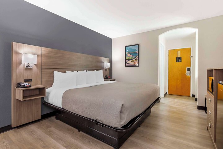 1 King Bed (11 of 12)