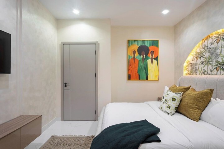 Room 12 of 27
