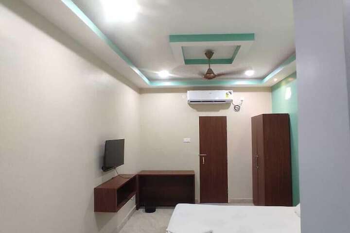 Room 20 of 28