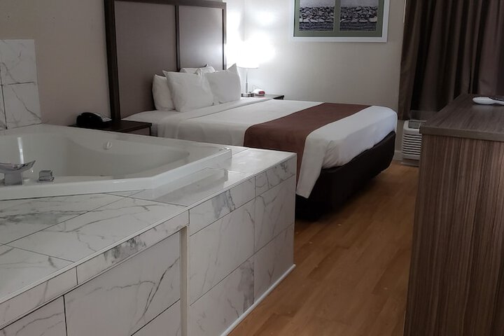 1 King Bed (1 of 13)