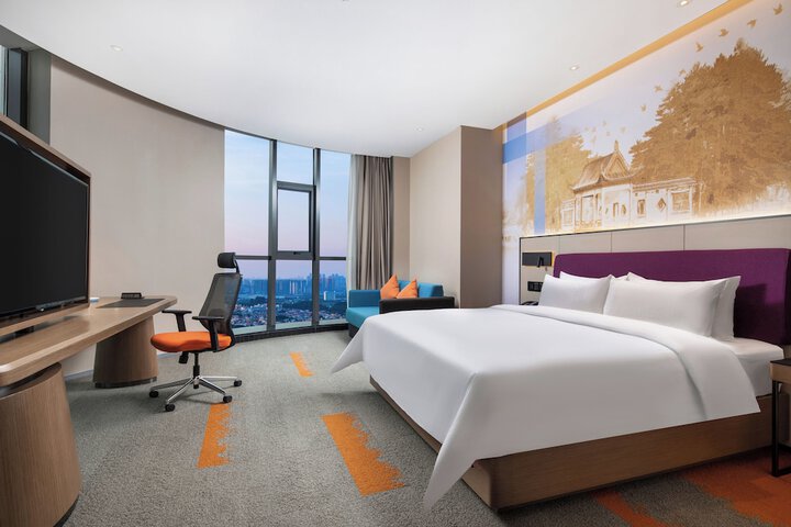 Room 4 of 7