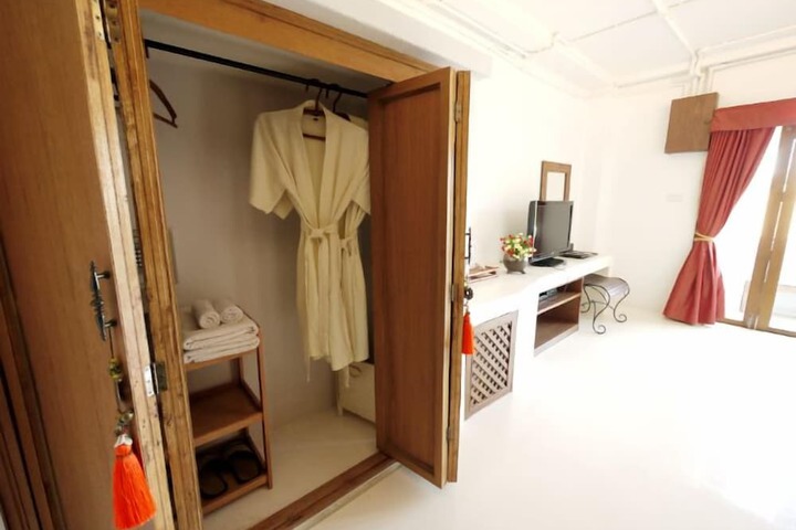 Room 13 of 34