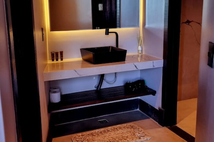 Room 48 of 80