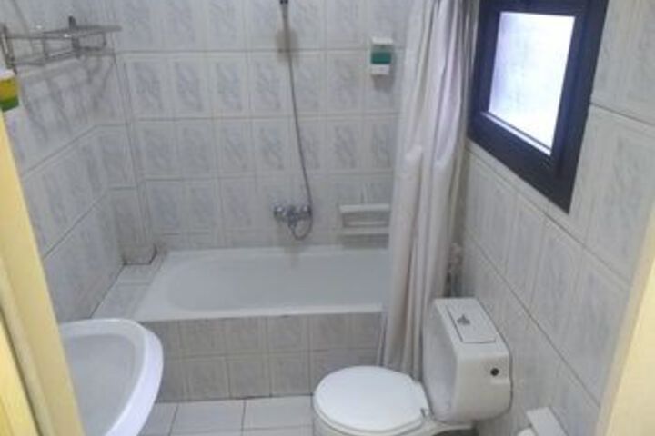 Room 4 of 32