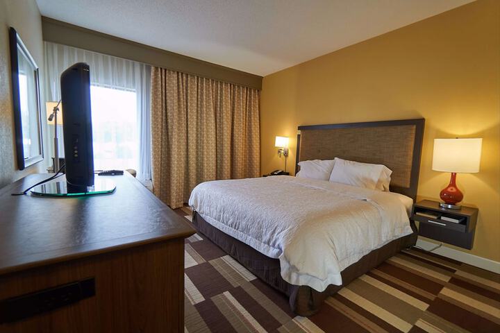 1 King Bed with Refrigerator, Microwave (4 of 33)