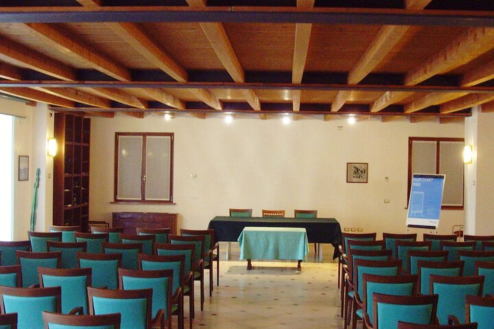 Business Center 39 of 44
