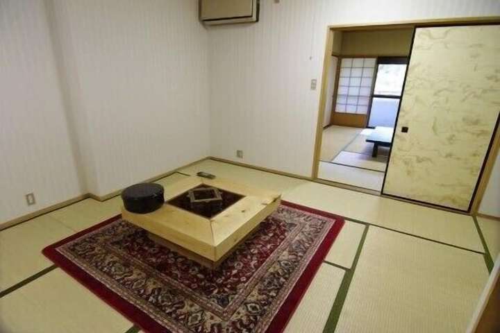 Room 21 of 38