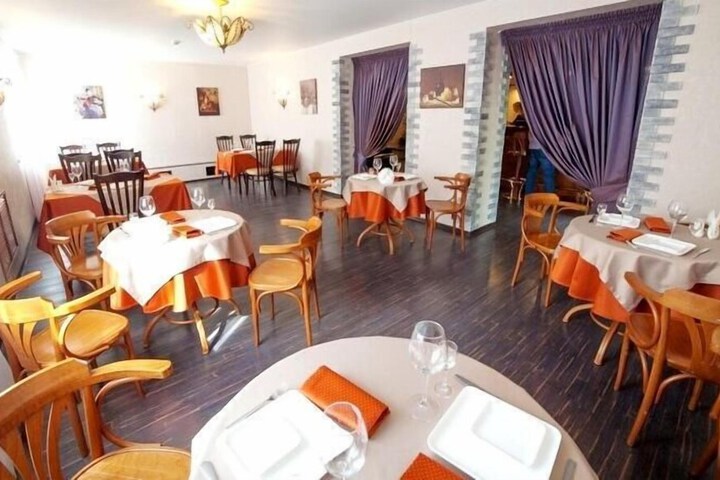 Dining 55 of 66