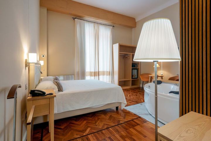 Room 104 of 253