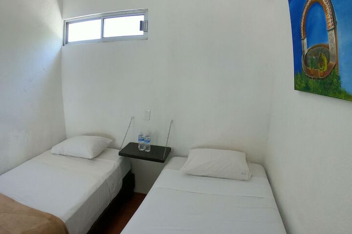 Room 20 of 106