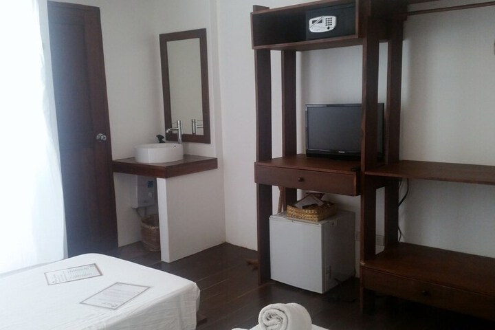 Room 6 of 50