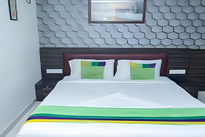 Room 8 of 17