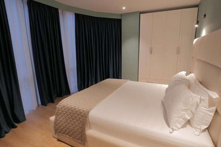Room 17 of 37