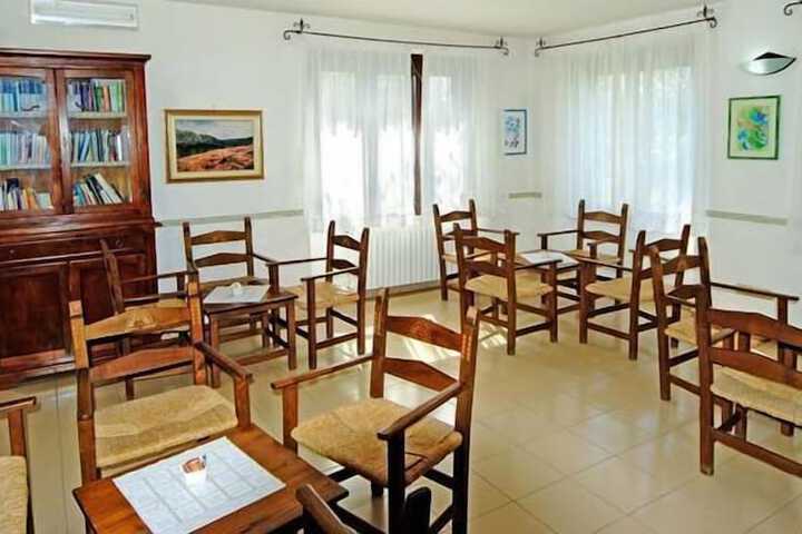 Lobby lounge