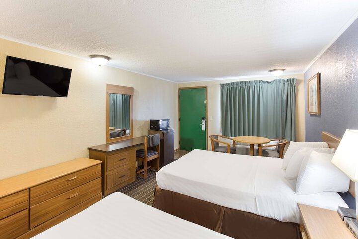 2 Double Beds (4 of 16)