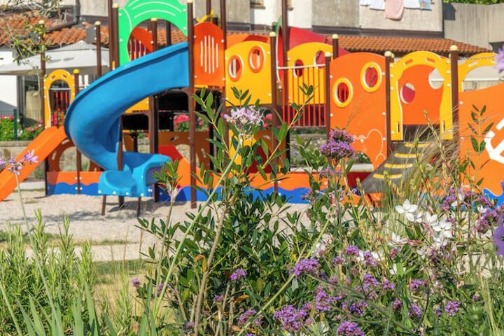 Children's play area - outdoor