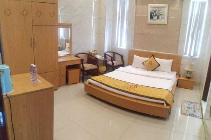 Room 3 of 8