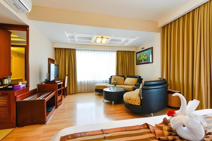 Hotel Suite Photo