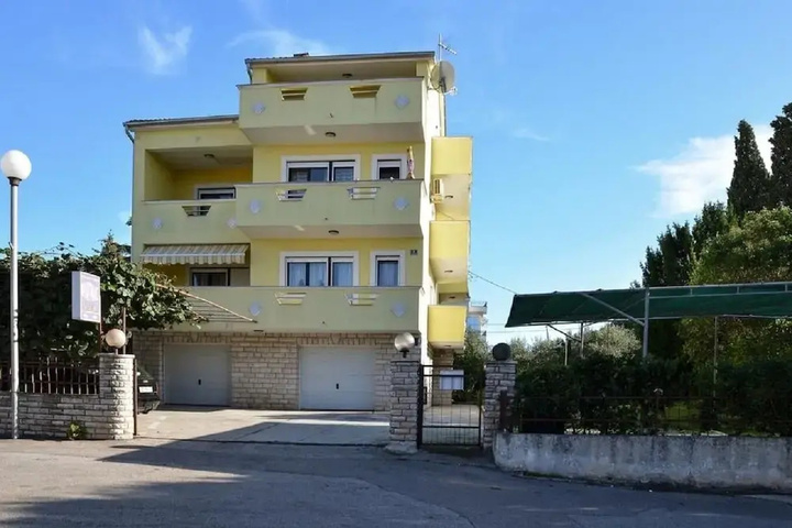 Vinko 100m From Beach A1