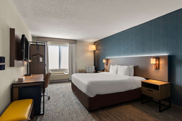 Room 8 of 34