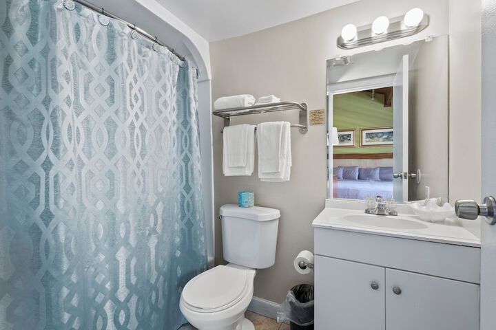 Room 4 of 27