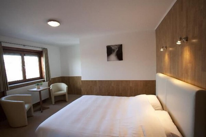 Room 12 of 21