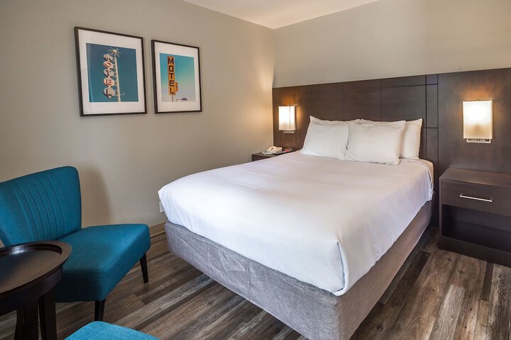 Room 4 of 38