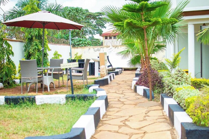 Hotel Exterior 62 of 70