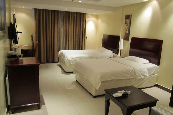 Room 8 of 16