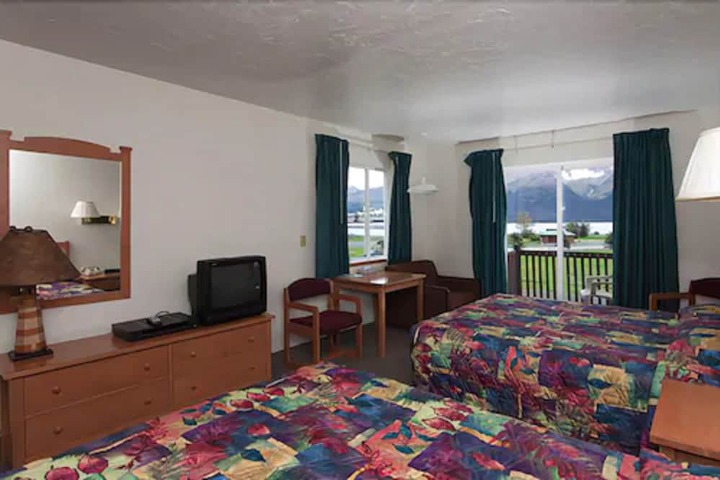 Room 11 of 33