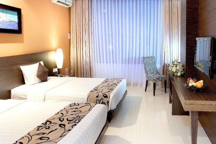 Room 5 of 14