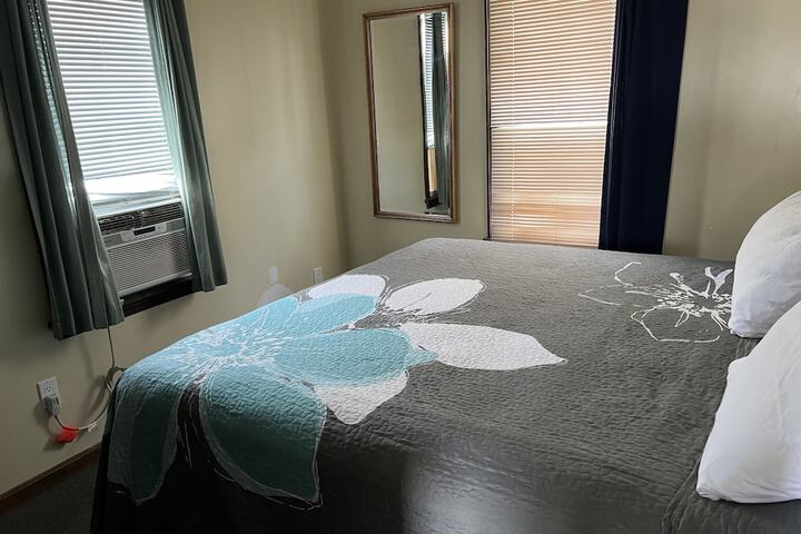 Comfort Room 1 King Bed Kitchen (47 of 70)