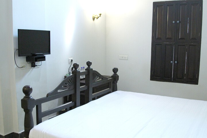 Room 11 of 26
