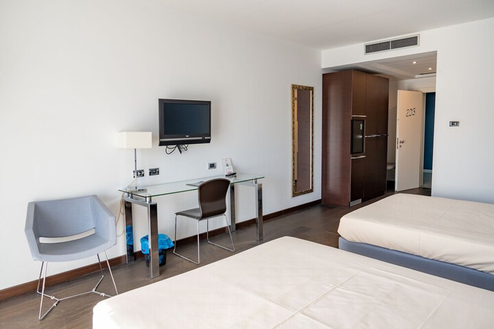 Room 3 of 52