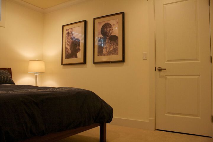 Room 5 of 12