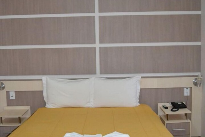 Room 13 of 16