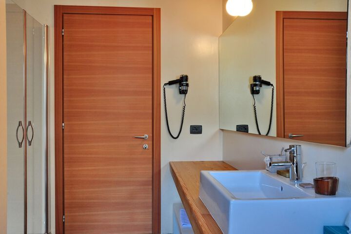 Room 30 of 48