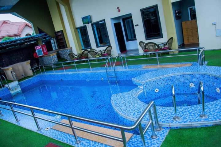 Pool 21 of 32