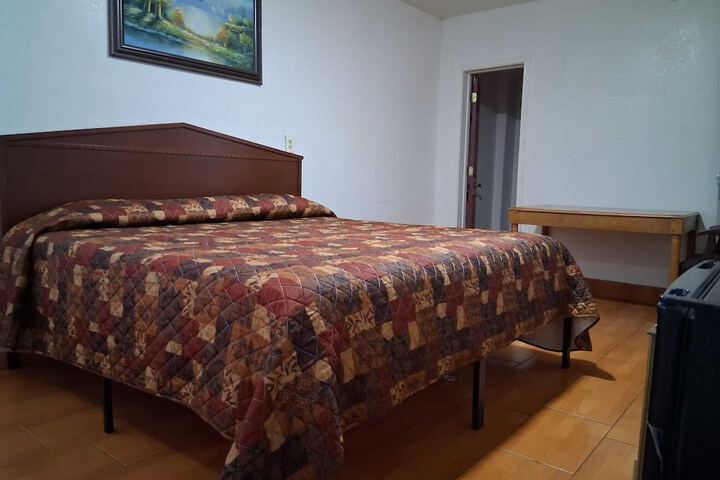 Room 17 of 34