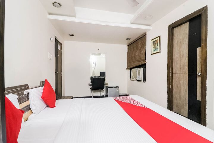 Room 8 of 16