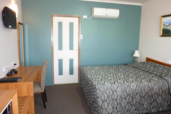 Room 10 of 35
