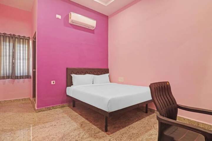 Room 5 of 9