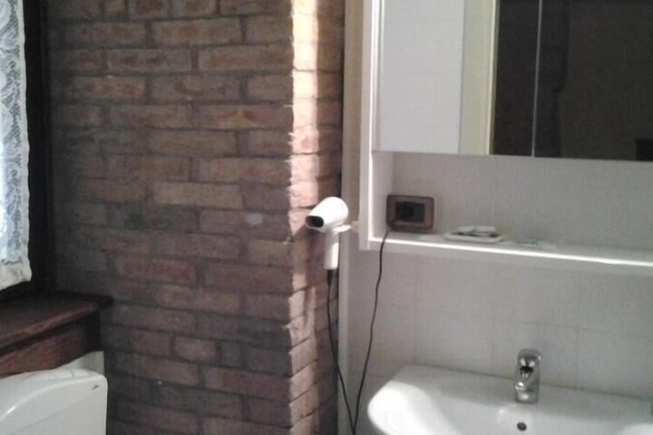 Room 16 of 25