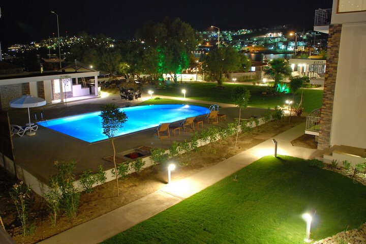 Hotel Pool