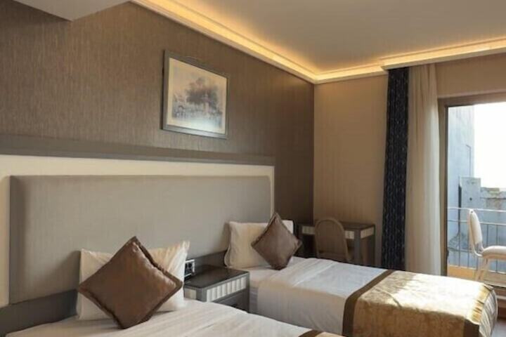 Room 7 of 20